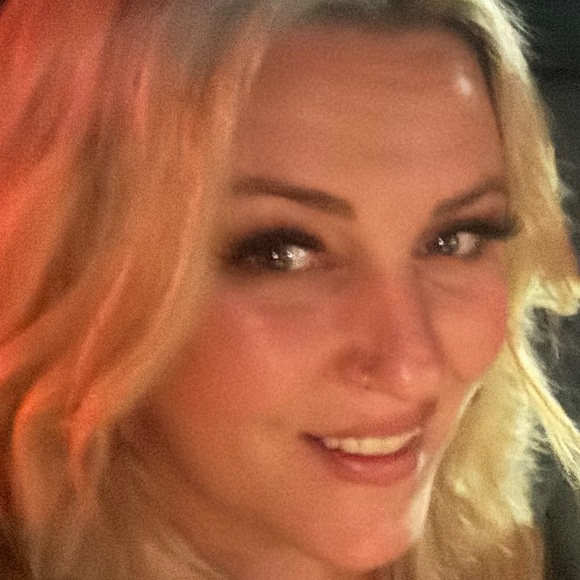 Meet your Posher, Kim - Picture 1 of 2